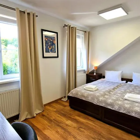 Petite Charlotta Bed & Breakfast *