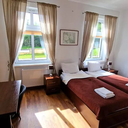 Petite Charlotta Bed & Breakfast *